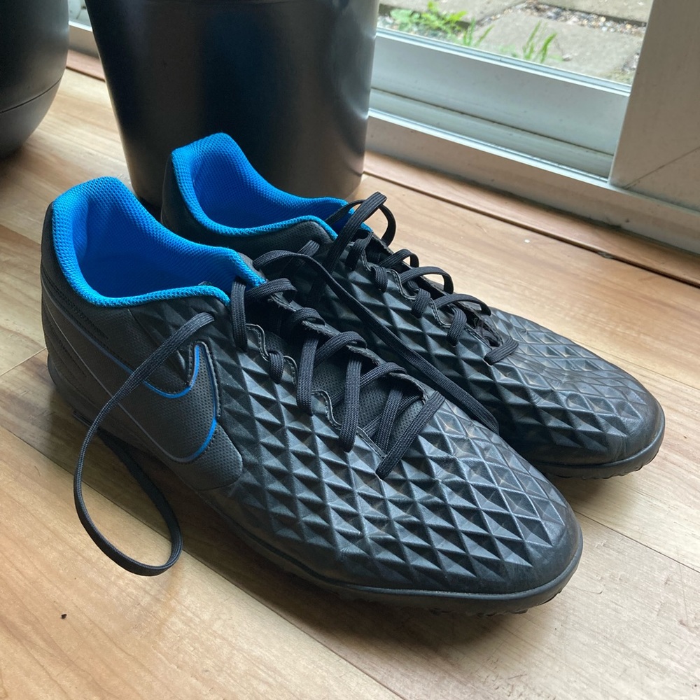 11.5 size Tiempo Legend 8 turf soccer shoes.